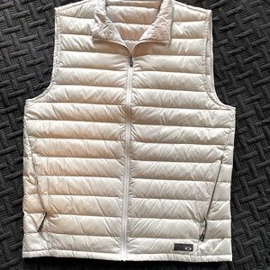 Oakley XL vest (mens). Light grey in color. Only worn once.